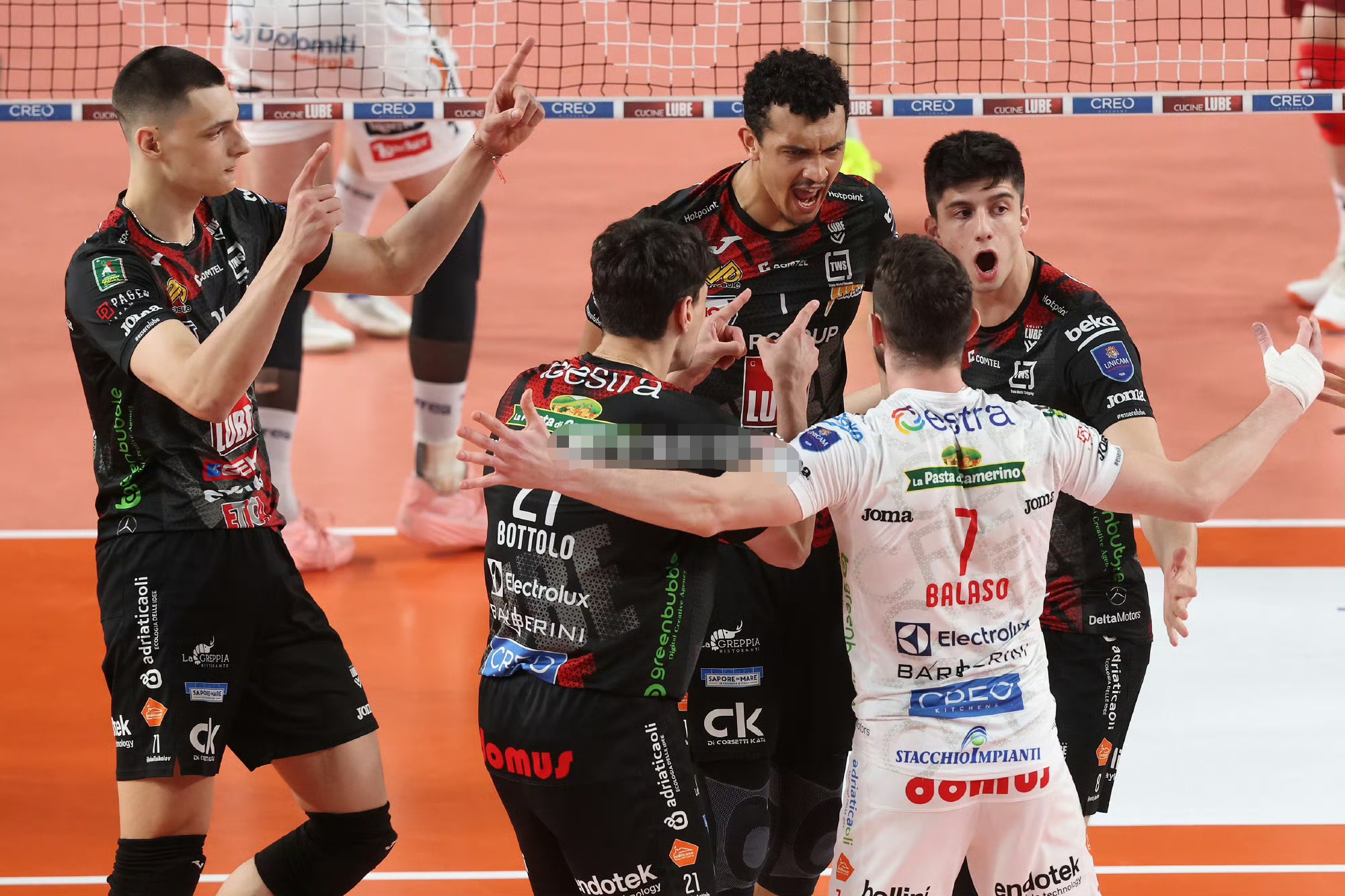 赛地聚焦——意大利杯今夜热度飙升，比利亚雷亚尔防线松动，底气十足，球队文化再被提及的简单介绍南宫电竞赛事