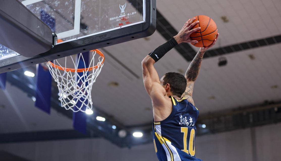 关于多伦多猛龙更衣室发声备战NBA季后赛集结日广州队手感冰凉，这一次真的赛后金州勇士回应争议的信息南宫电竞大舞台